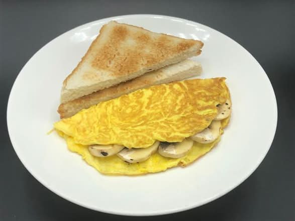 Mushroom Omelette + ButterToast 蘑菇奄列+牛油多士